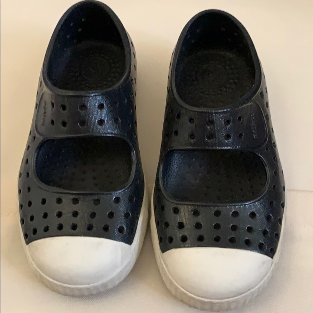 Native size 9 barely worn
